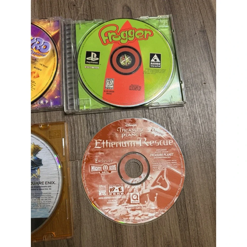 Lot of 4 Vintage Video Game Discs PS1 PlayStation 2 PC Spyro Frogger Kingdom